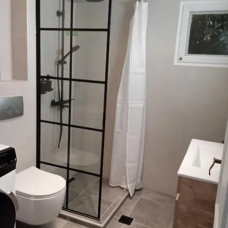 Leah * Γερακινή