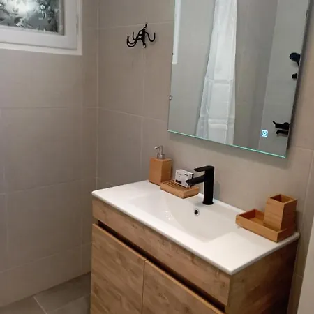 Apartment Leah Gerakini